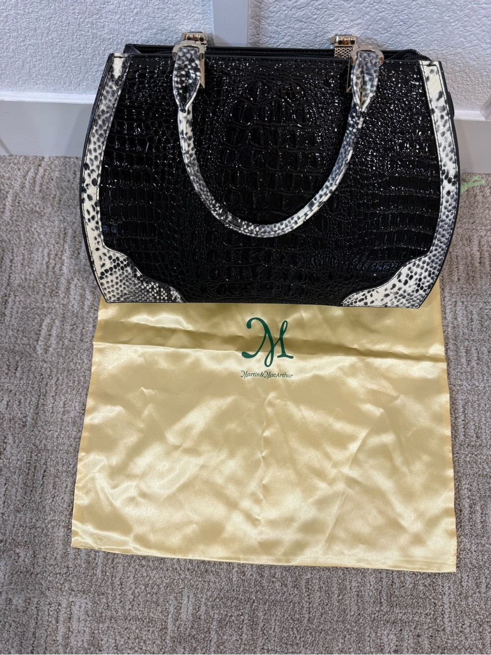 NWOT Martin & McArthur Beverly Hills Edition Croc Shoulder purse with strap